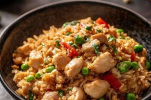 Easy Chicken Fried Rice Recipe!