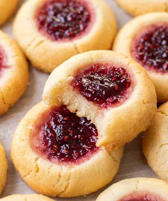 Raspberry Almond Shortbread Cookies